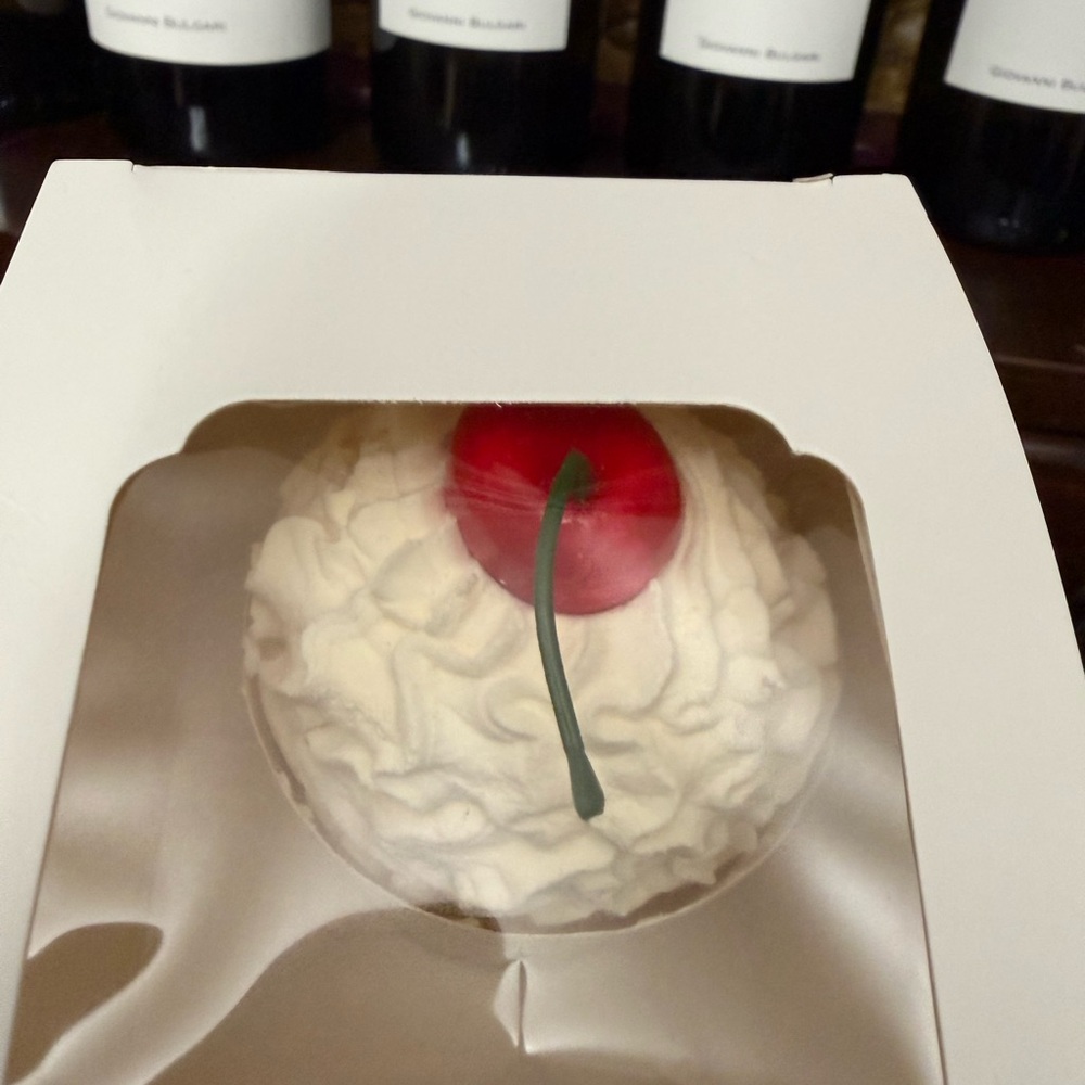 Fake cupcake - Picture 2 of 2